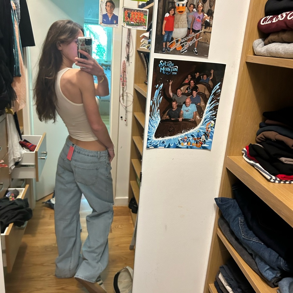 EDIKTED LOW RISE RAELYNN JEANS